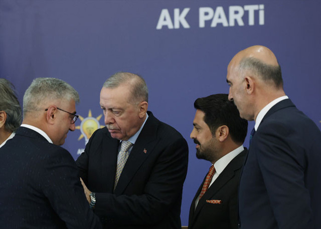 4 ayrı partiden 7 belediye başkanı AK Parti'ye katıldı cumhurbaşkanı Erdoğan taktı - Resim: 1