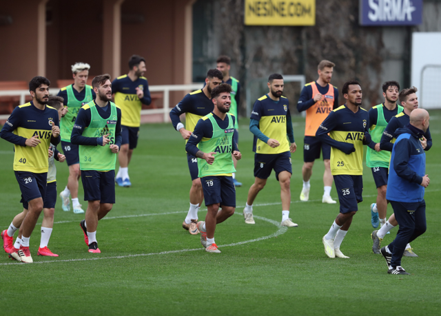 Fenerbahçe'de Emre Belözoğlu takımın başına geçti - Resim: 0