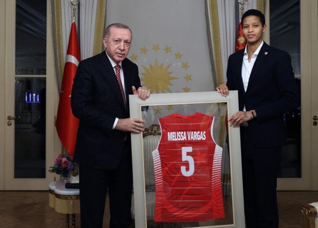 Fenerbahçeli Melissa Teressa Vargas Türk oldu kimliğini Cumhurbaşkanı Erdoğan verdi - Resim: 0