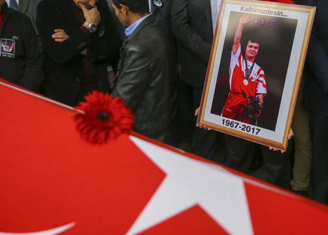 "Cep Herkülü" 34 yıl önce dünyanın yükünü omuzladı! Naim Süleymanoğlu böyle rekor kırdı! - Resim: 5