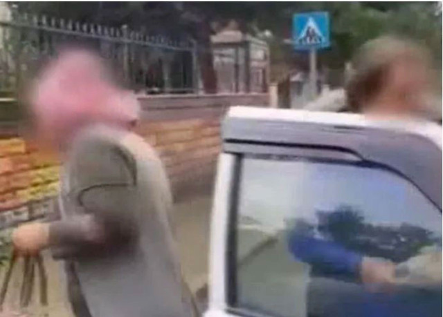 Kocasıyla yengesini arabada bastı! Çılgına dönen kadın 'sizi mahvedeceğim'.... - Resim: 0