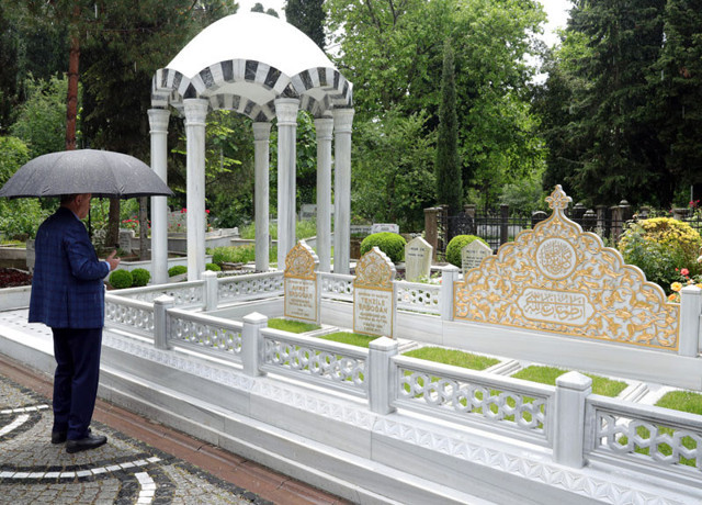 Cumhurbaşkanı Erdoğan'dan kabir ziyaretleri - Resim: 0