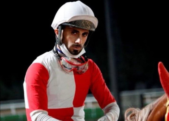 Adana'da yarış sırasında attan düşen jokey Samet Erkuş'un durumu ciddiyetini koruyor - Resim: 0