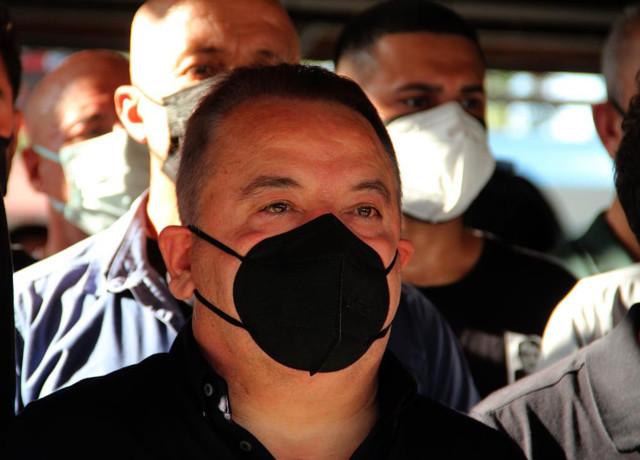 Muhittin Böcek Covid-19'dan ölen ağabeyini son yolculuğuna uğurladı - Resim: 3