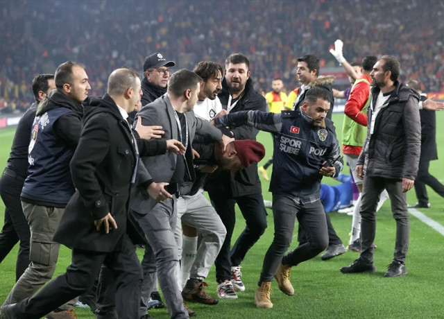 TFF resmen açıkladı! Olaylı Göztepe Altay maçının faturası belli oldu - Resim: 2