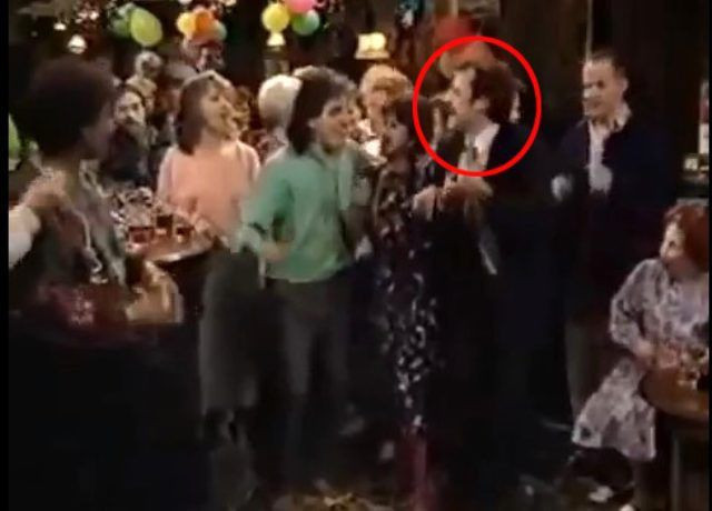 Haluk Bilginer yıllar önce İngiliz dizisinde oynamış 'Oy Oy Eminem' şarkısını söylemiş - Resim: 3