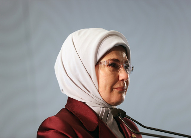 Emine Erdoğan Filistinli çocukları anlatırken gözyaşlarını tutamadı - Resim: 1