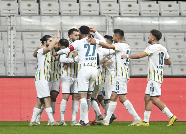 Beşiktaş ikinci yarı kabustan uyandı! Kartal 2-0 geriden geldi, turu geçti! - Resim: 0