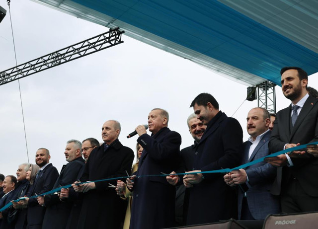 Erdoğan'dan Kılıçdaroğlu'na seccade tepkisi: "İnşallah şükür namazını bu seccadede kılabiliriz" - Resim: 0