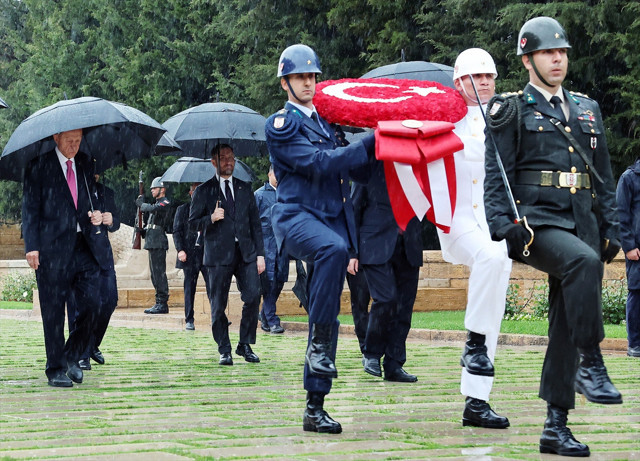 Cumhurbaşkanı Erdoğan Anıtkabir'de! Anıtkabir Özel Defteri'ne ne yazdı? - Resim: 1