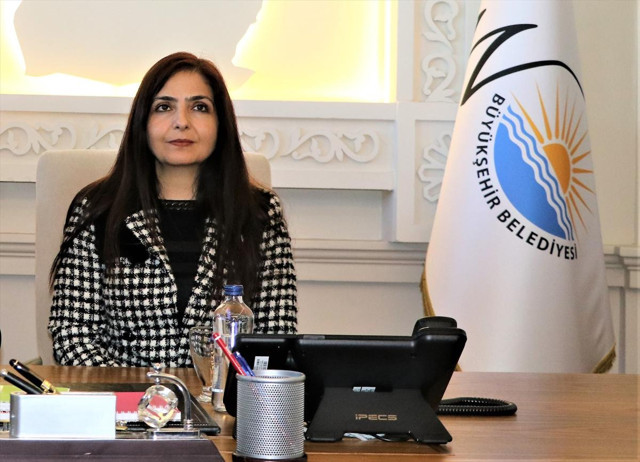 Bedia Özgökçe Ertan aslen nereli neden görevden alındı eşi kimdir? - Resim: 0