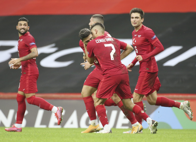 Türkiye Sırbistan maçı sonrası Şenol Güneş'e tepki: Caner Erkin neden yok hocam - Resim: 2