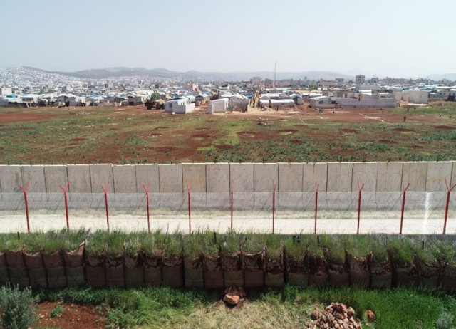 Hatay sınırında 100 metrelik tünel keşfedildi: 24 kişi yakalandı - Resim: 1