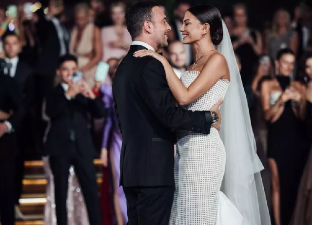 Tolga Akış küfür ederek paylaştı! Oğuzhan Koç ve Demet Özdemir'in düğününde çekilen o kare gündem oldu - Resim: 0