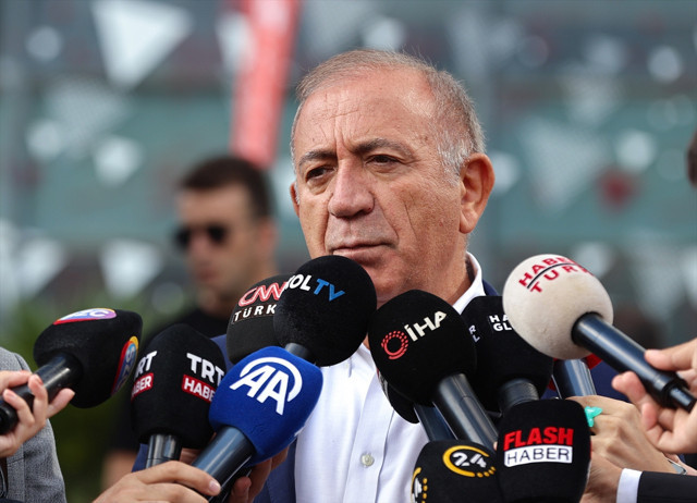 Barış Yarkadaş'tan CHP kongresi için olay yorum: Gürsel Tekin'i çağırsalardı - Resim: 0