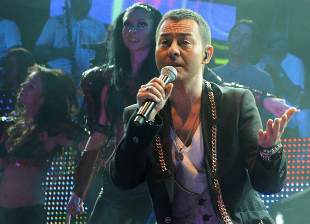 Serdar Ortaç Gürcistan'a alınmayınca sosyal medyadan isyan etti - Resim: 1