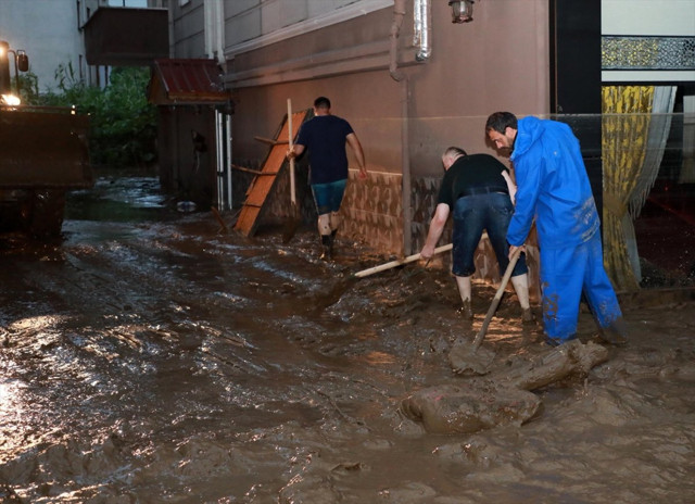 Artvin Arhavi'de sular çekilmeye başladı selin büyüklüğü gün yüzüne çıktı - Resim: 0