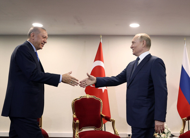 Cumhurbaşkanı Erdoğan'ı ayakta bekledi: Putin'in yüz ifadesi gündem oldu - Resim: 1