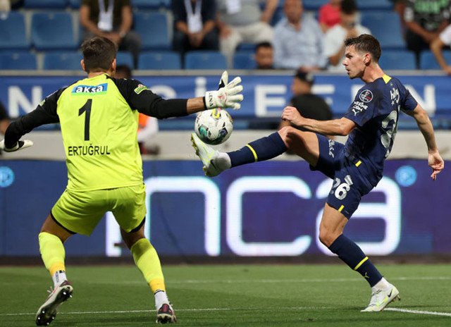 Fenerbahçe performansıyla büyüledi taraftarın sevgilisi oldu yönetim menajerini İstanbul'a çağırdı - Resim: 0