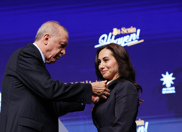 Özlem Vural Gürzel AK Parti'ye katıldı! Rozetini Cumhurbaşkanı Erdoğan taktı - Resim: 5