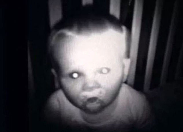 Bebeğinin odasına kamera koydu görüntüleri izleyince kanı dondu - Resim: 2