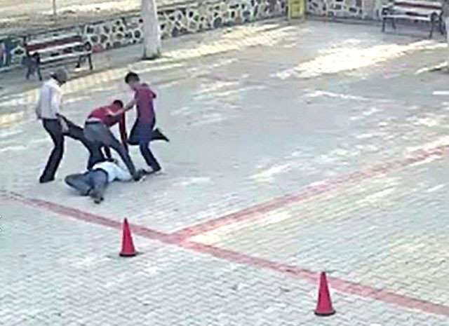 Milli Eğitim Bakanı Ziya Selçuk 'kınıyorum' deyip sert çıktı - Resim: 0