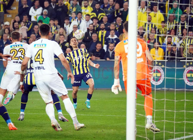 Fenerbahçe şampiyonluk yolunda fırsat tepti! 6 gollü maçta uzatmalarda yıkıldı - Resim: 1