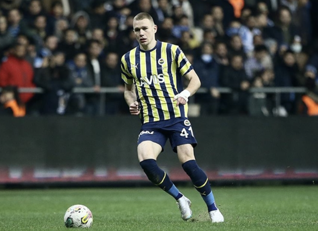 Trabzonspor, Fenerbahçe'nin eski yıldızı Atilla Szalai'yi transfer etmek üzere! Görüşmeler başladı - Resim: 0