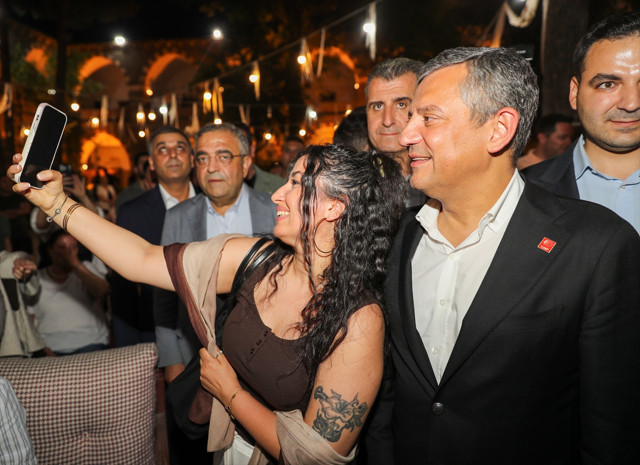 &Ouml;zg&uuml;r &Ouml;zel'den &ccedil;ok konuşulacak "yeni parti" mesajı - Resim: 0