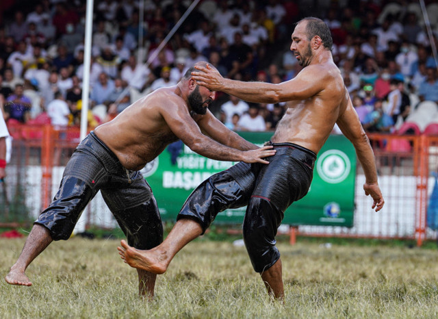 Kırkpınar'da çeyrek final kıran kırana geçti! Yarı finalist başpehlivanlar belli oldu - Resim: 0
