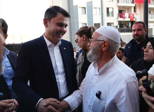 Bakan Kurum’dan depremzede Yusuf ve dedesine ziyaret: “İyi ki dedesi var iyi ki devleti var…” - Resim: 2