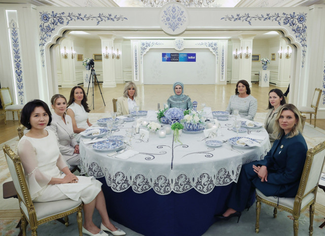 Emine Erdoğan, NATO marjında lider eşleriyle Çankaya Köşkü'nde bir araya geldi - Resim: 0