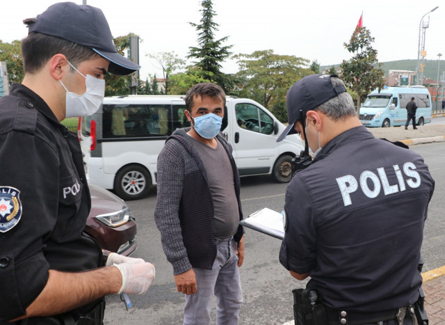 Sultanbeyli'de maske, mesafe ve izolasyon kurallarına uymayanlara 1 milyon 595 bin lira ceza kesildi - Resim: 0