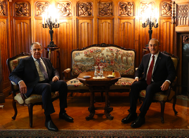 Mevlüt Çavuşoğlu Moskova'da Lavrov ile buluştu Toplantı sonrası Montrö ve tahliyeler için önemli açıklamalar - Resim: 0