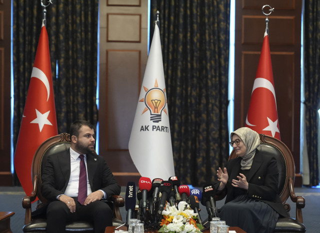 Siyasi partiler arasında bayramlaşma günü, AK Parti ile CHP bayramlaşmasında "birlikte çalışma" mesajları verildi - Resim: 0