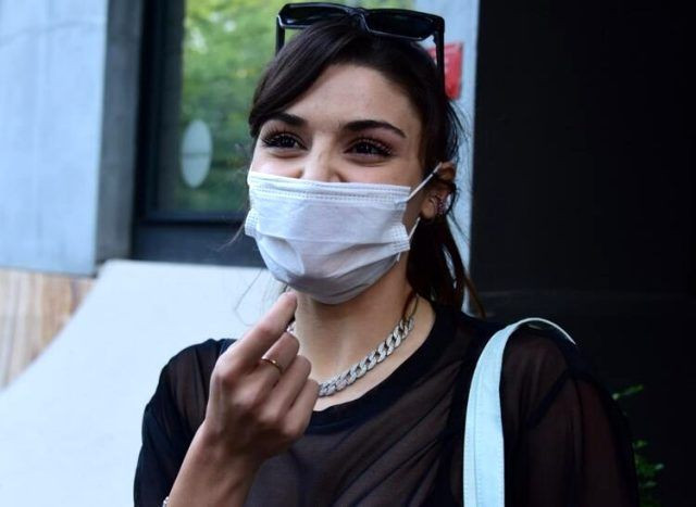 Hande Erçel ve Kerem Bürsin'in Sen Çal Kapımı dizisinden ilk kareler geldi TT oldular - Resim: 4