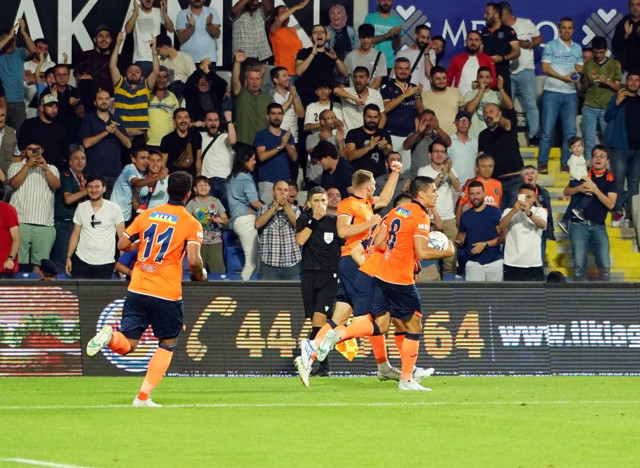 Avrupa'da Türk gecesi! Konyaspor tur kapısını araladı, Başakşehir İsrail'e bıraktı - Resim: 5