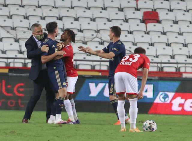 Sinan Gümüş için dikkat çeken yorum: Aptalca takımını sattı - Resim: 0