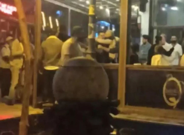 'Kızların hesabı bize ait' dedi ortalık bir anda karıştı - Resim: 0