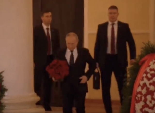 Rusya lideri Putin'den Jirinovski'nin cenazesinde nükleer silahlı gözdağı! O çantanın sırrı ne? - Resim: 2