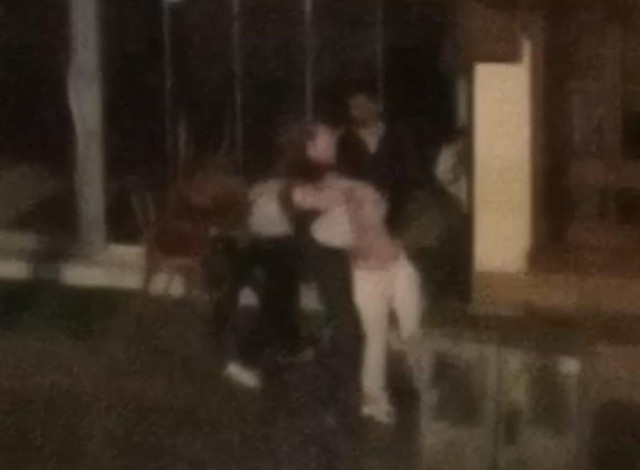 Bursa'da 3 kadın darp edilip taksiye zorla bindirildi! Dehşet anları saniye saniye kamerada - Resim: 0