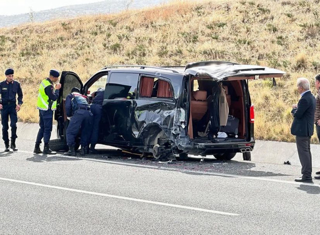 Aksaray'da aracın lastiğini değiştiren kişilere otomobil çarptı: 2 ölü - Resim: 1