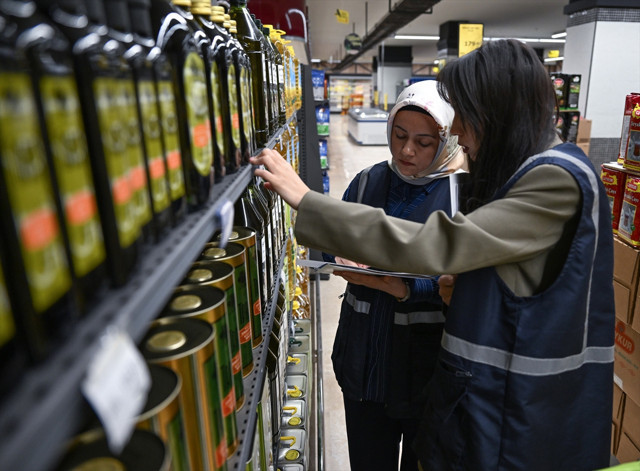 Ticaret Bakanlığı, Ramazan Bayramı öncesinde market denetimi gerçekleştirdi - Resim: 2
