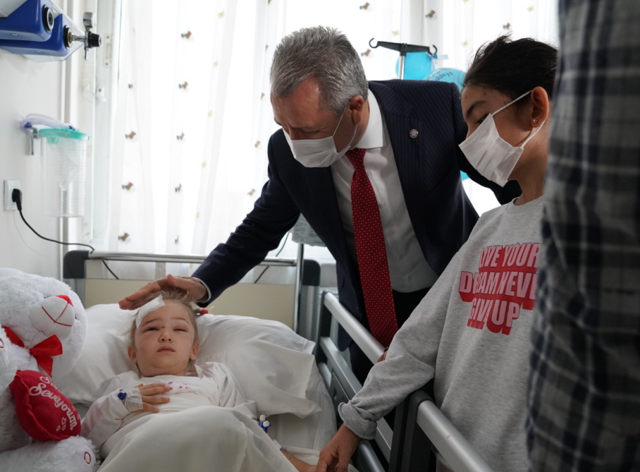 İzmir depreminden kurtulan Elif Perinçek ailesiyle buluştu annenin sözleri yürekleri dağladı - Resim: 1