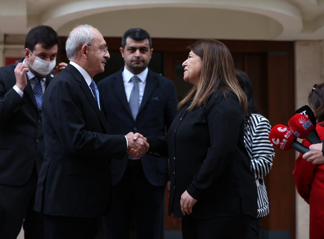 Kemal Kılıçdaroğlu FETÖ kumpasında intihar eden sembol ismin evini ziyaret etti Ali Babacan'a cevap mı? - Resim: 0