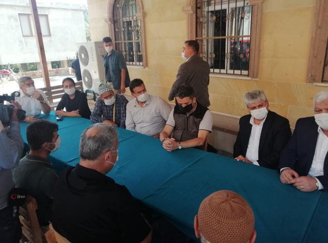 Cumhurbaşkanı Erdoğan'dan Bekir Pakdemirli'ye talimat: Yangını söndürmeden gelme - Resim: 0