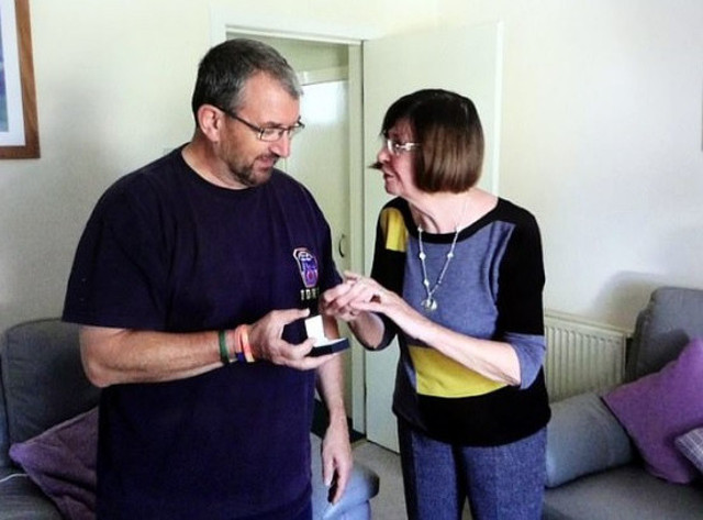 30 yıldır kayıp olan nişan yüzüğüne kavuştu - Resim: 0