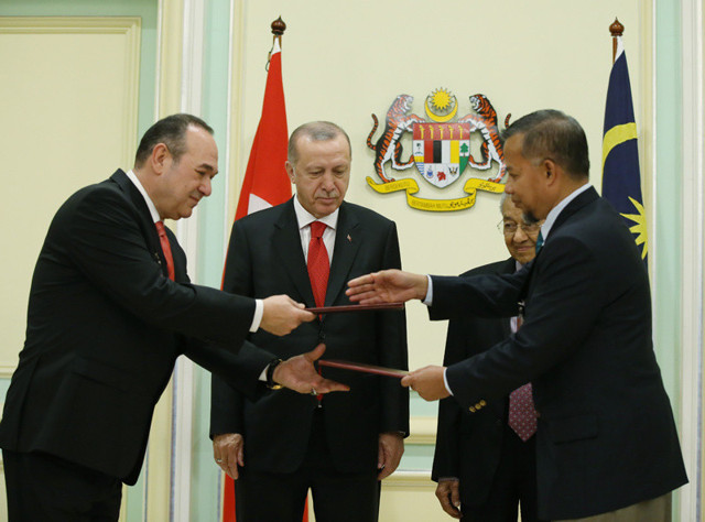 Türkiye ve Malezya arasında farklı alanlarda 15 anlaşma imzalandı - Resim: 0