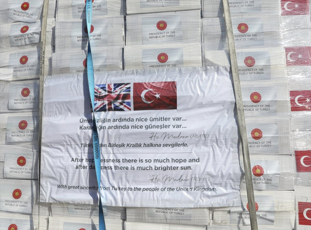 Türkiye'den koronayla mücadele için İngiltere'ye yardım malzemesi desteği - Resim: 1