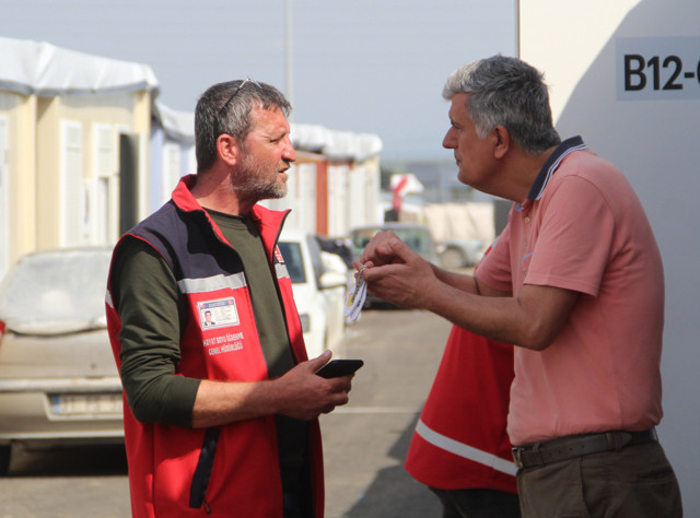 Depremde 27 akrabasını kaybetti, okul müdürü acısına rağmen görevini bırakmadı - Resim: 0